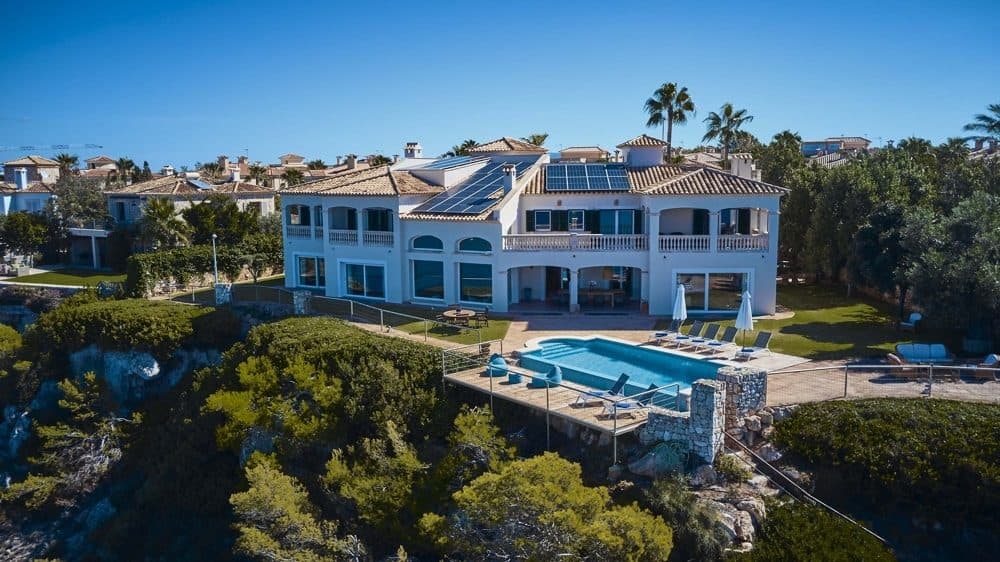 PUIGDERRÓS: EXCLUSIVE HOLIDAY RENTAL VILLA ON THE SEAFRONT 18