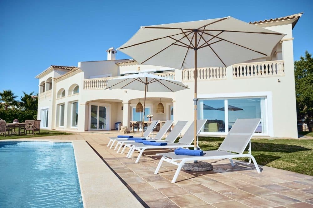 PUIGDERRÓS: EXCLUSIVE HOLIDAY RENTAL VILLA ON THE SEAFRONT 6