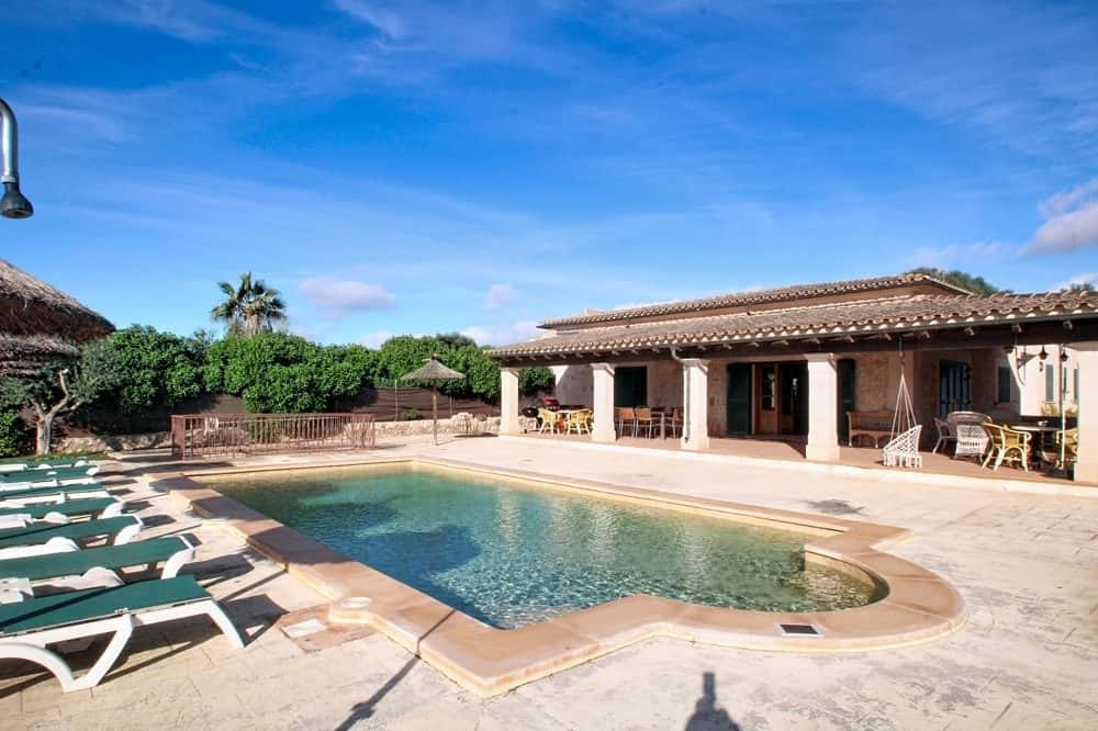 CHARMING NATURAL STONE FINCA WITH HOLIDAY RENTAL LICENSE IN SANTANYÍ