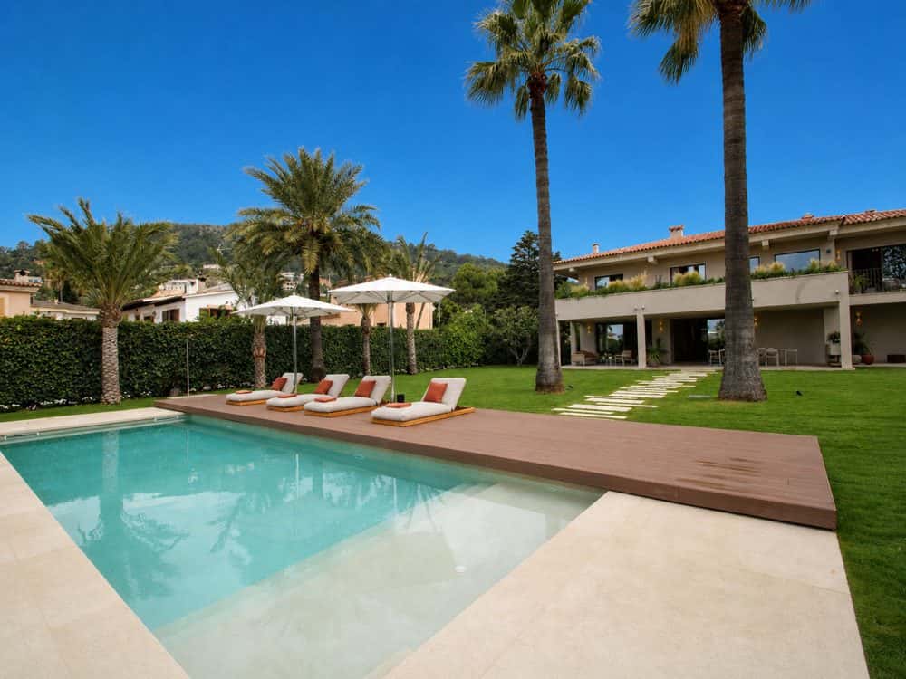 PALMANYOLA: HIGH-END DESIGNER VILLA WITH LARGE GARDEN