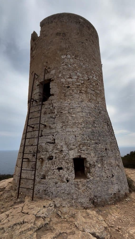 LLUCMAJOR: FORMER MILITARY BASE WITH BUNKER 4