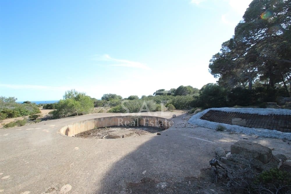 LLUCMAJOR: FORMER MILITARY BASE WITH BUNKER 17