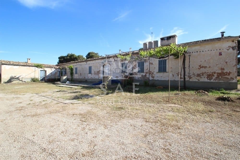 LLUCMAJOR: FORMER MILITARY BASE WITH BUNKER