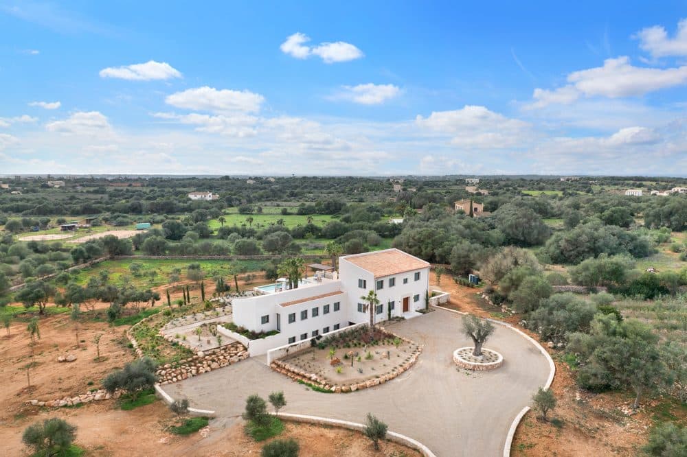 SES SALINES: MODERN FINCA WITH POOL AND VIEWS OVER THE VILLAGE 3