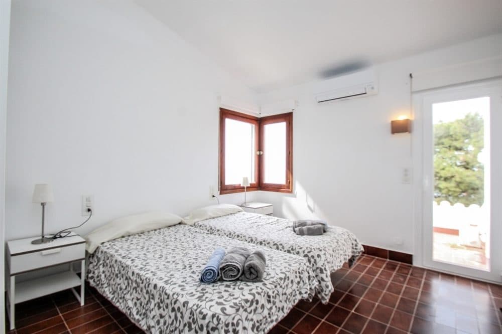 BAHIA AZUL: INVESTMENT FRONTLINE VILLA WITH RENTAL LICENCE 10