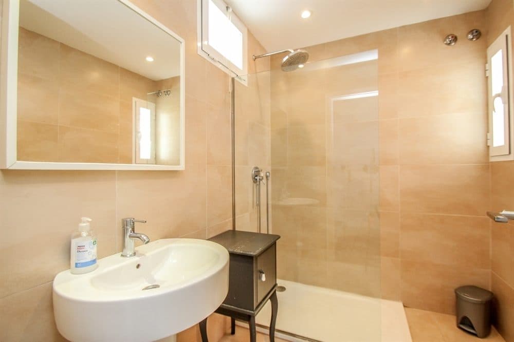 BAHIA AZUL: INVESTMENT FRONTLINE VILLA WITH RENTAL LICENCE 14