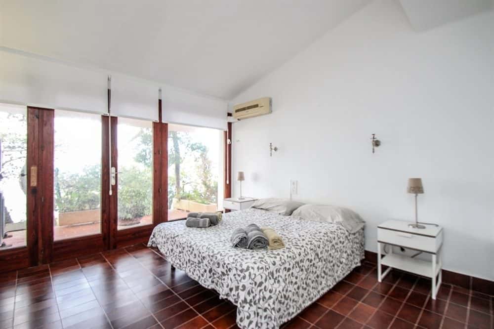 BAHIA AZUL: INVESTMENT FRONTLINE VILLA WITH RENTAL LICENCE 13