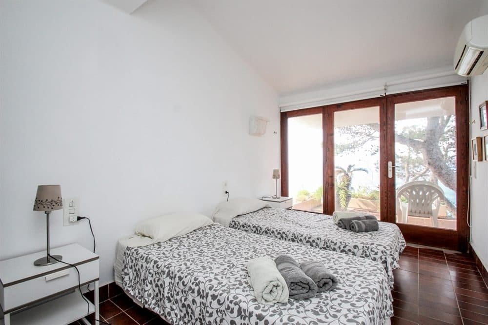 BAHIA AZUL: INVESTMENT FRONTLINE VILLA WITH RENTAL LICENCE 12