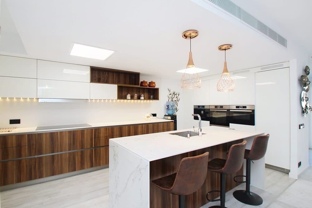SON VERI NOU: MODERN TOWNHOUSE WITH ROOF TERRACE AND SEA VIEWS 18