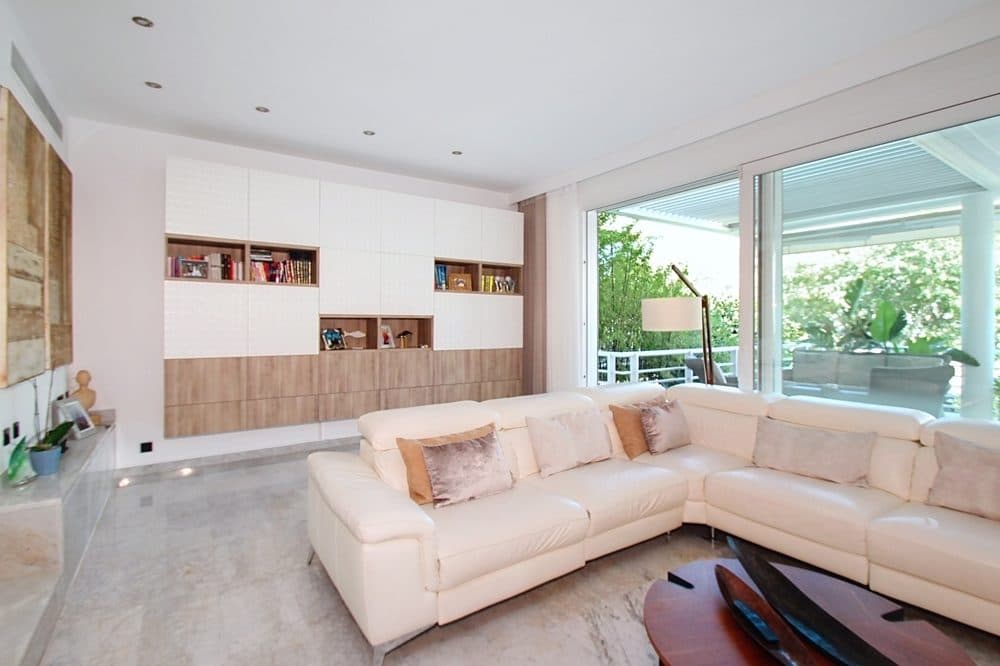 SON VERI NOU: MODERN TOWNHOUSE WITH ROOF TERRACE AND SEA VIEWS 9
