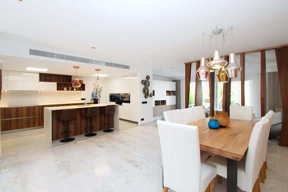 SON VERI NOU: MODERN TOWNHOUSE WITH ROOF TERRACE AND SEA VIEWS 12