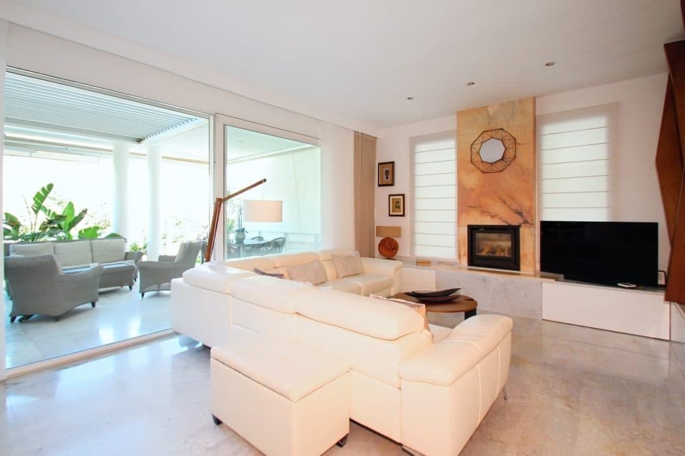 SON VERI NOU: MODERN TOWNHOUSE WITH ROOF TERRACE AND SEA VIEWS 10
