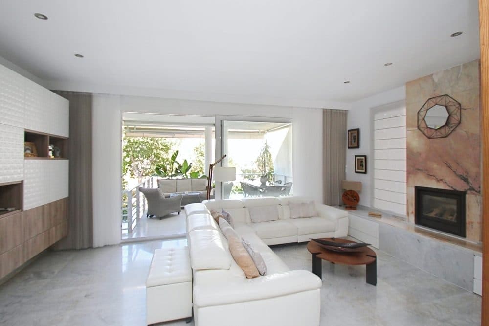 SON VERI NOU: MODERN TOWNHOUSE WITH ROOF TERRACE AND SEA VIEWS 8