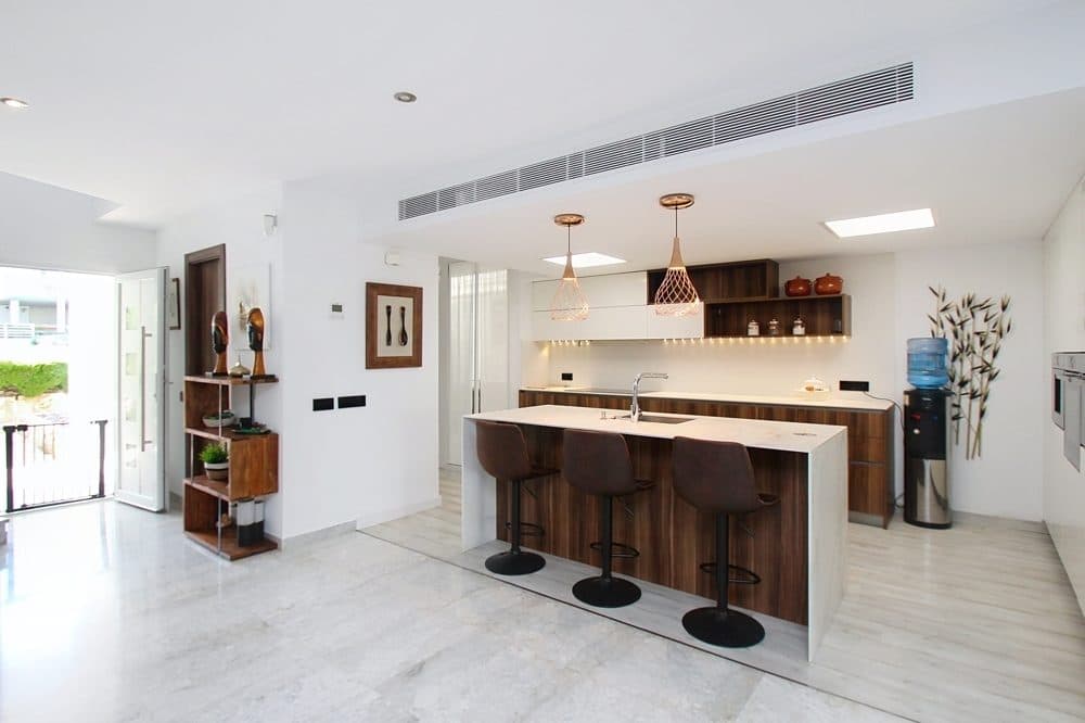 SON VERI NOU: MODERN TOWNHOUSE WITH ROOF TERRACE AND SEA VIEWS 19