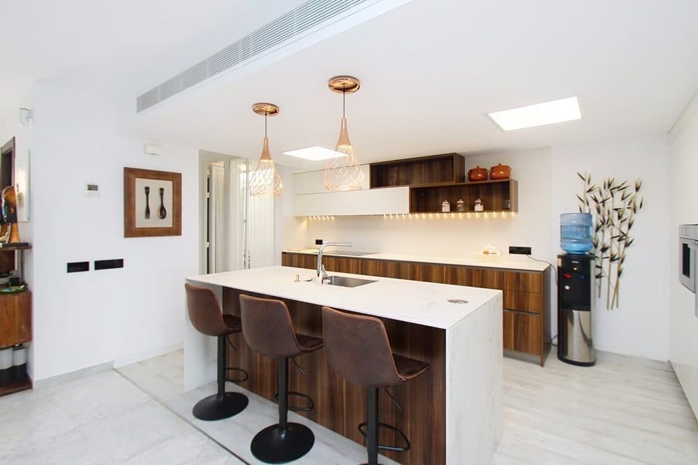 SON VERI NOU: MODERN TOWNHOUSE WITH ROOF TERRACE AND SEA VIEWS 21