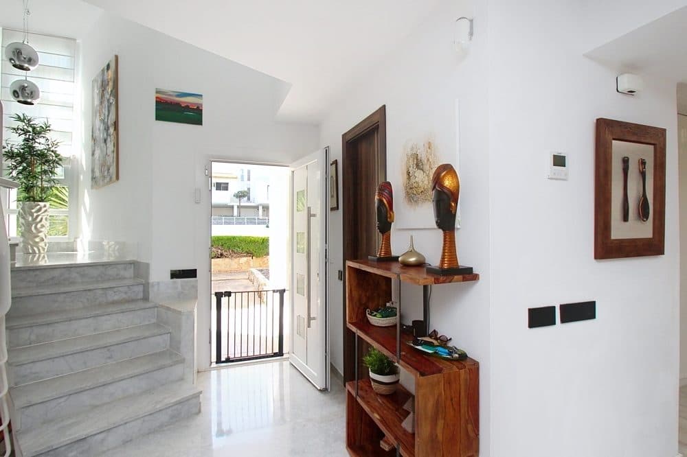 SON VERI NOU: MODERN TOWNHOUSE WITH ROOF TERRACE AND SEA VIEWS 6