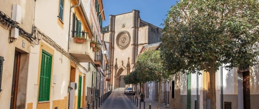 ESPORLES: CASES ADOSSADES D'OBRA NOVA EN UN PAISATGE DE SOMNI 3