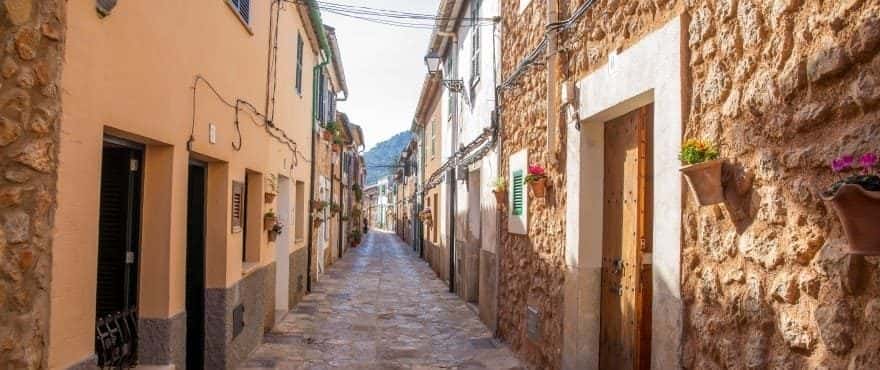 ESPORLES: NEW-BUILD TERRACED HOUSES IN A DREAMLIKE LANDSCAPE 4