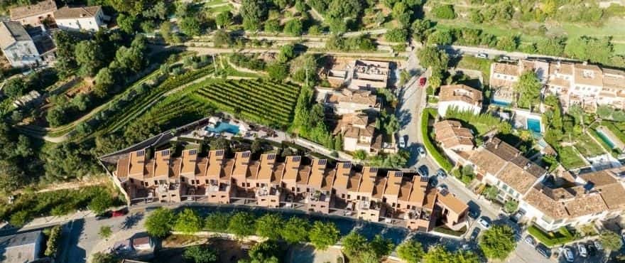 ESPORLES: NEW-BUILD TERRACED HOUSES IN A DREAMLIKE LANDSCAPE 17