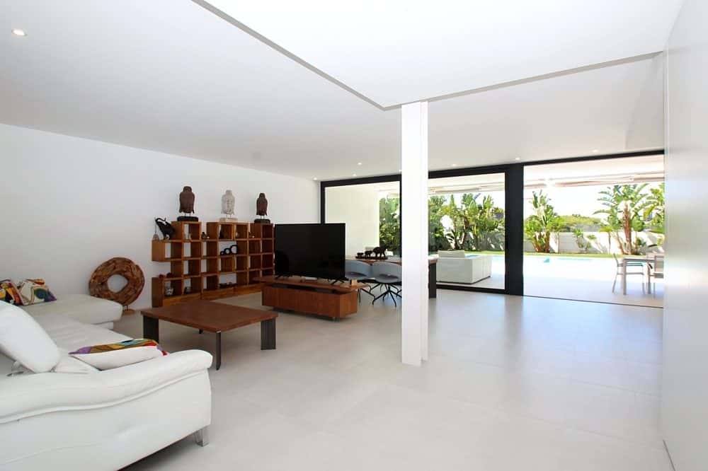 PUIG DE ROS: LUXURY VILLA IN THE COASTAL AREA 16