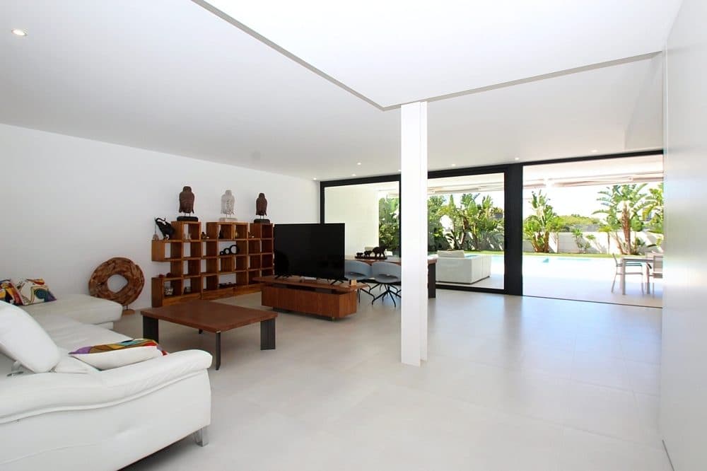 PUIG DE ROS: LUXURY VILLA IN THE COASTAL AREA 16
