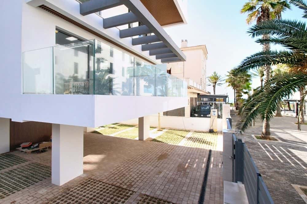 PLAYA DE PALMA: NEW-BUILD PENTHOUSE 50 M FROM THE BEACH 10