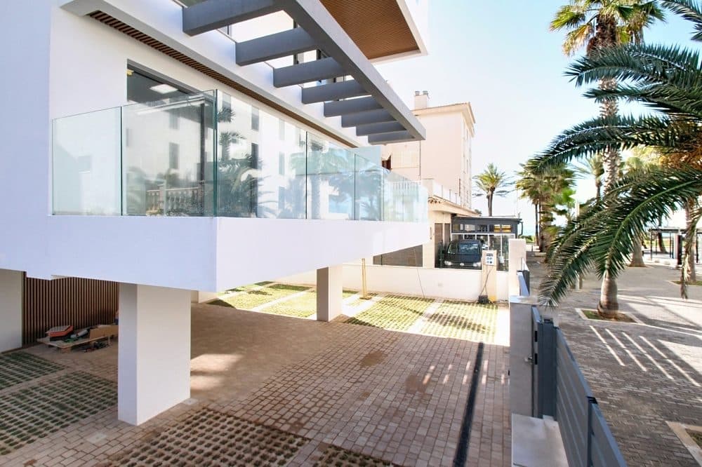 PLAYA DE PALMA: NEW-BUILD PENTHOUSE 50 M FROM THE BEACH 10