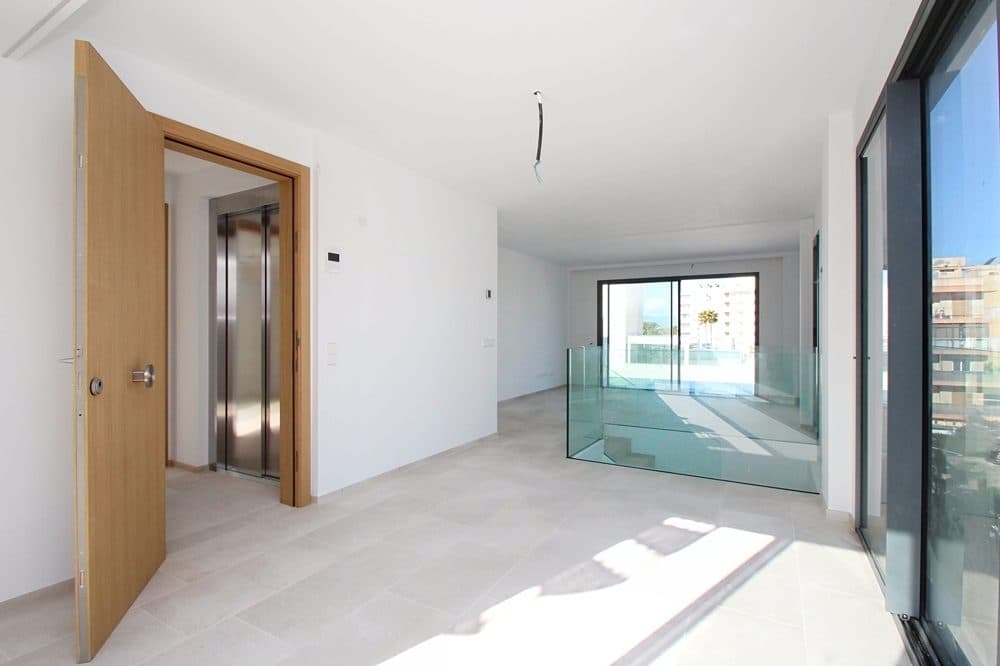 PLAYA DE PALMA: NEW-BUILD PENTHOUSE 50 M FROM THE BEACH 13