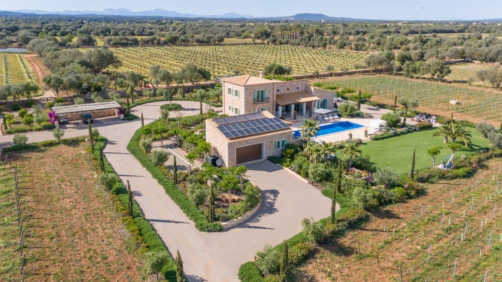 PORRERES: FINCA WITH VINEYARDS & POOL 2