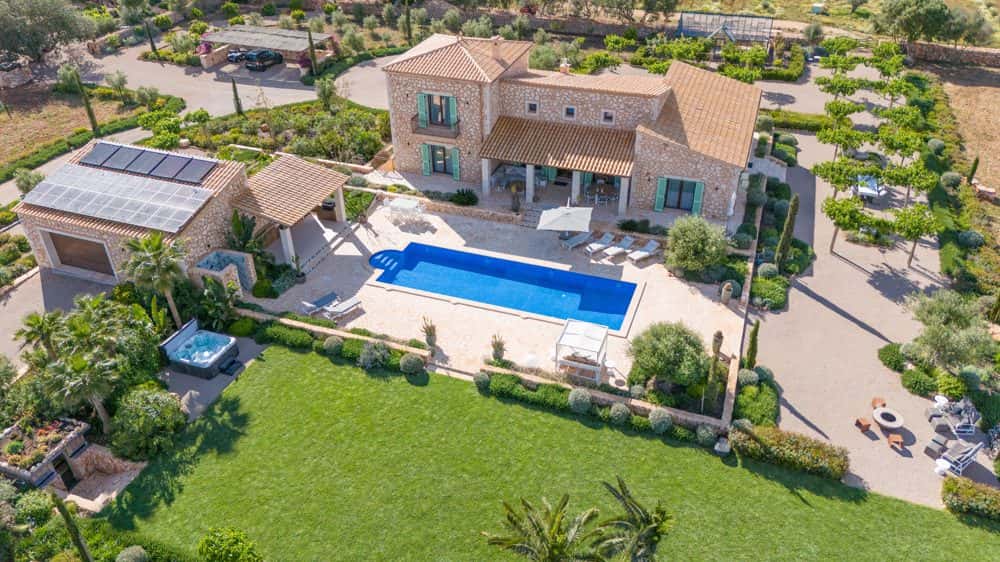 PORRERES: FINCA WITH VINEYARDS & POOL