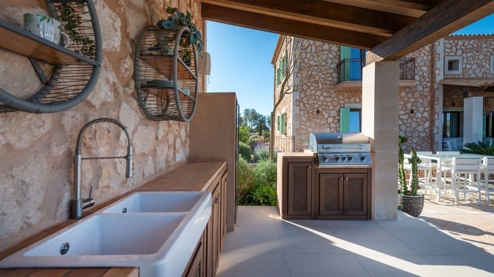 PORRERES: FINCA WITH VINEYARDS & POOL 23