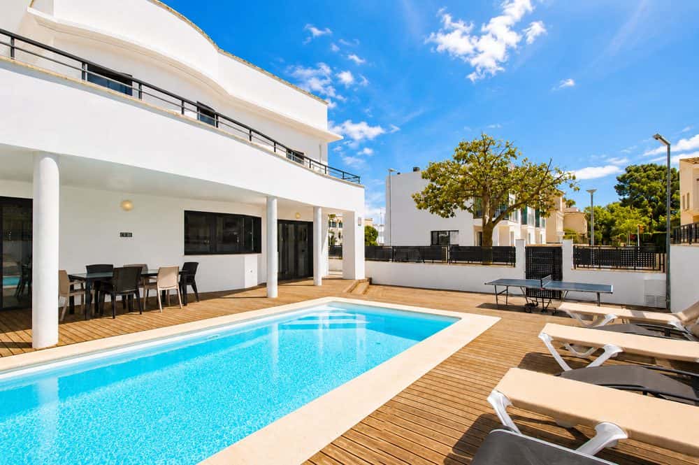 CAN PASTILLA: TWO HOUSES WITH POOL AND PROVEN RENTAL INCOME NEAR THE SEA