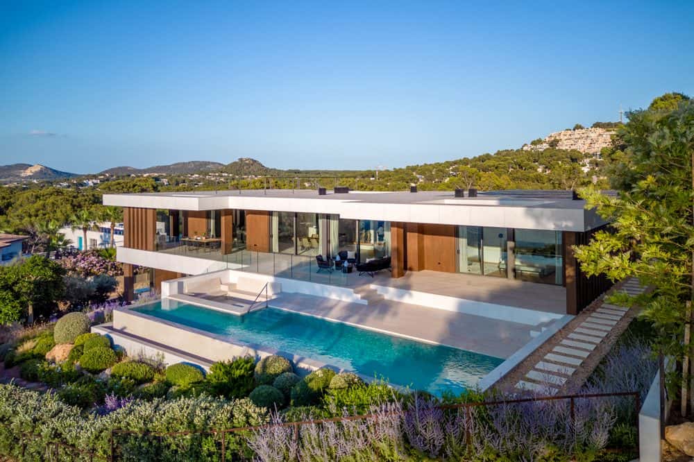 NOVA SANTA PONCA: UNIQUE DESIGNER VILLA WITH PANORAMIC VIEWS
