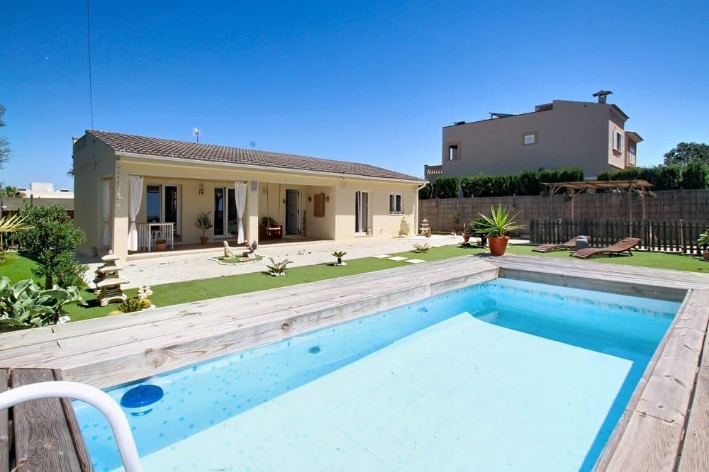 BAHIA AZUL: WELL-MAINTAINED HOUSE WITH POOL AND SEA VIEWS