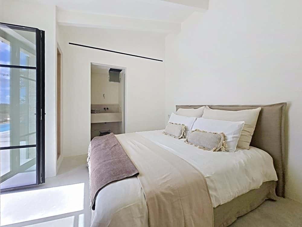 MONTUIRI: NEWLY BUILT ESTATE WITH VINEYARD, GUEST HOUSE & INFINITY POOL 18