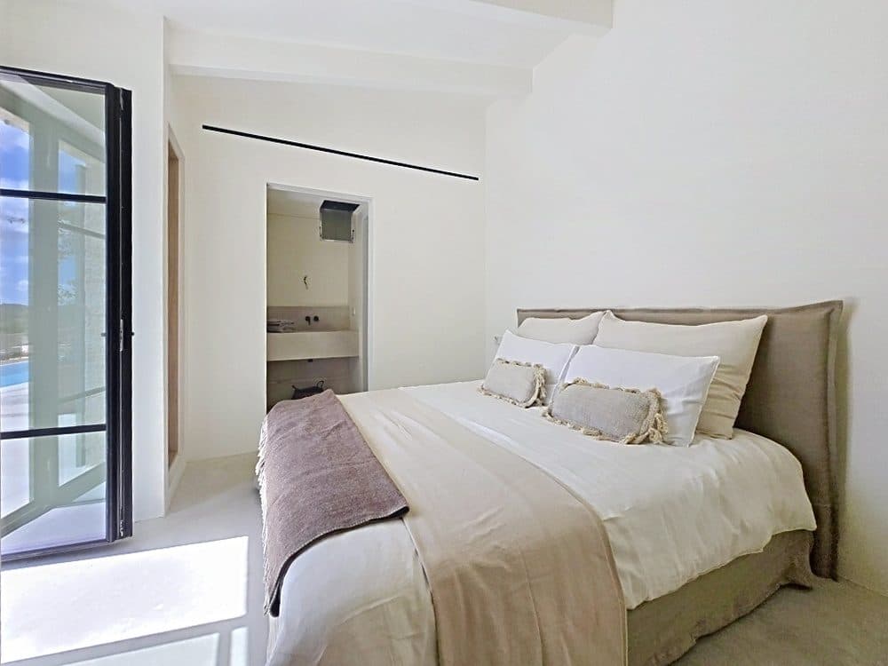 MONTUIRI: NEWLY BUILT ESTATE WITH VINEYARD, GUEST HOUSE & INFINITY POOL 18