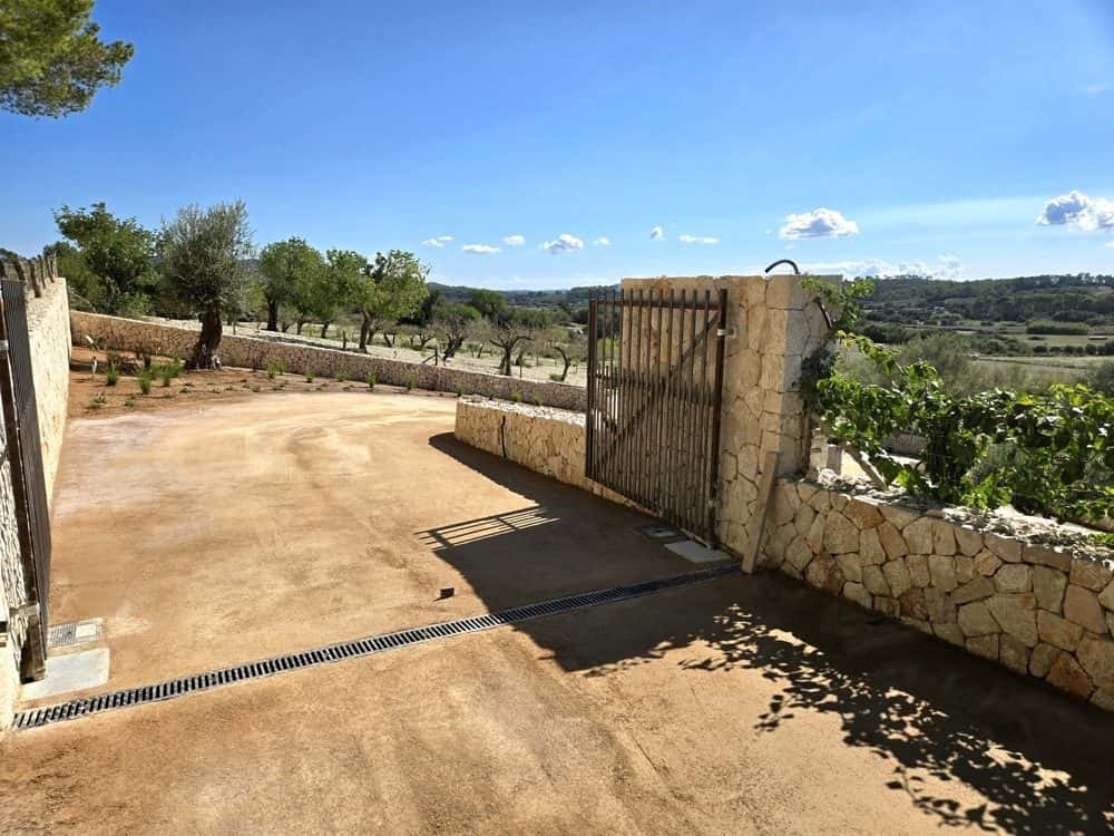 MONTUIRI: NEWLY BUILT ESTATE WITH VINEYARD, GUEST HOUSE & INFINITY POOL 22