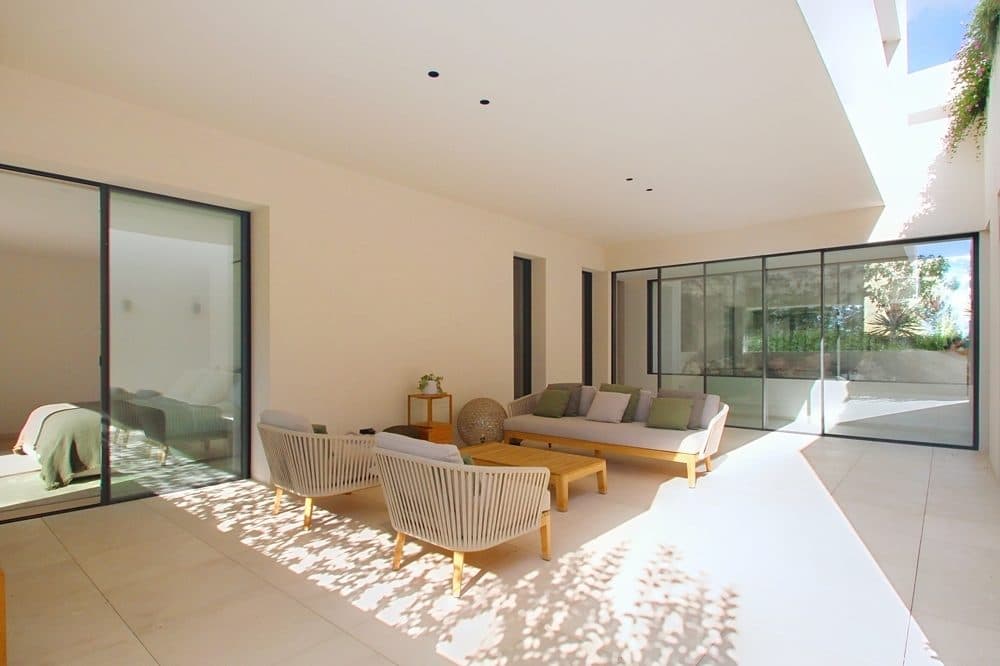 PORTALS: READY-TO-MOVE-IN LUXURY NEW-BUILD VILLA IN THE HILLS 23