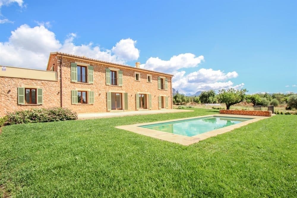 ALARO: CHARMING NEW-BUILD FINCA IN A QUIET LOCATION