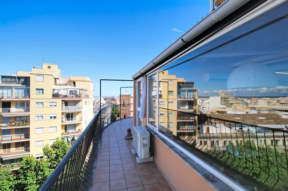 BRIGHT APARTMENT WITH LARGE SUNNY TERRACE AND PANORAMIC VIEWS 3