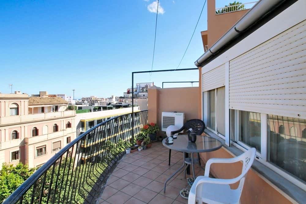 BRIGHT APARTMENT WITH LARGE SUNNY TERRACE AND PANORAMIC VIEWS 4