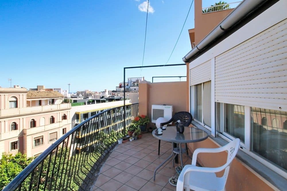 BRIGHT APARTMENT WITH LARGE SUNNY TERRACE AND PANORAMIC VIEWS 4