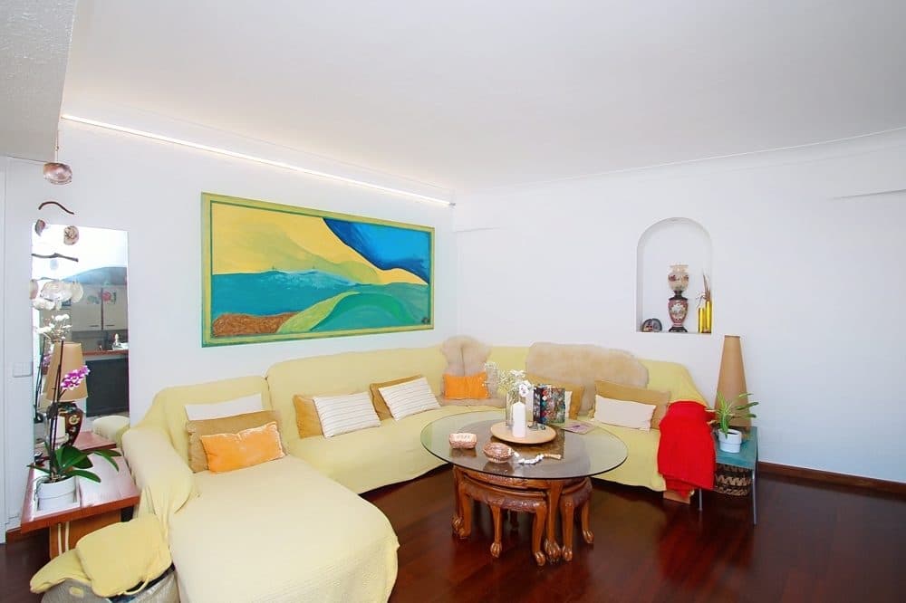 BRIGHT APARTMENT WITH LARGE SUNNY TERRACE AND PANORAMIC VIEWS 9