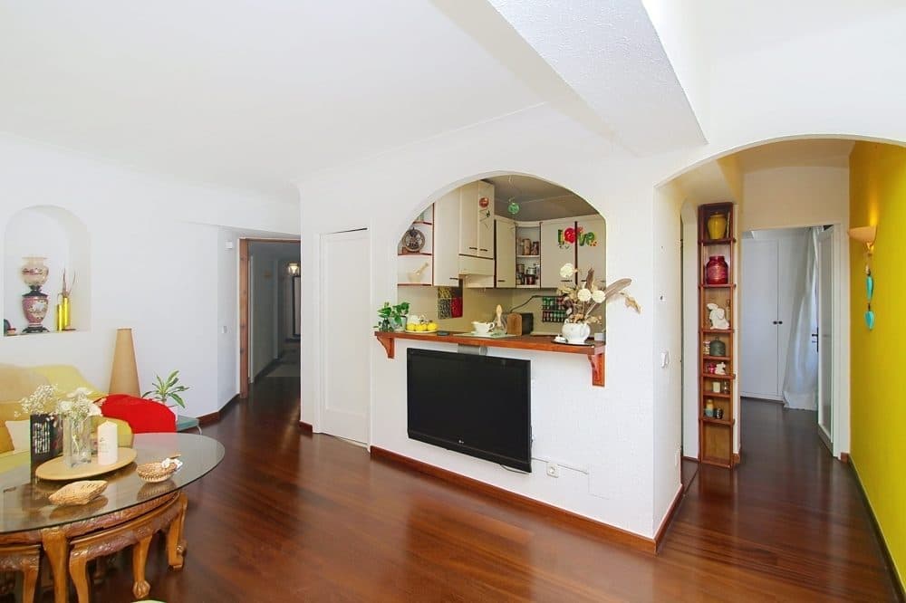 BRIGHT APARTMENT WITH LARGE SUNNY TERRACE AND PANORAMIC VIEWS 10