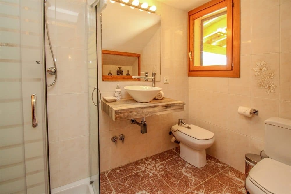 MALLORCA: IDYLLIC FINCA WITH AVOCADO TREES AND ETV LICENCE 12