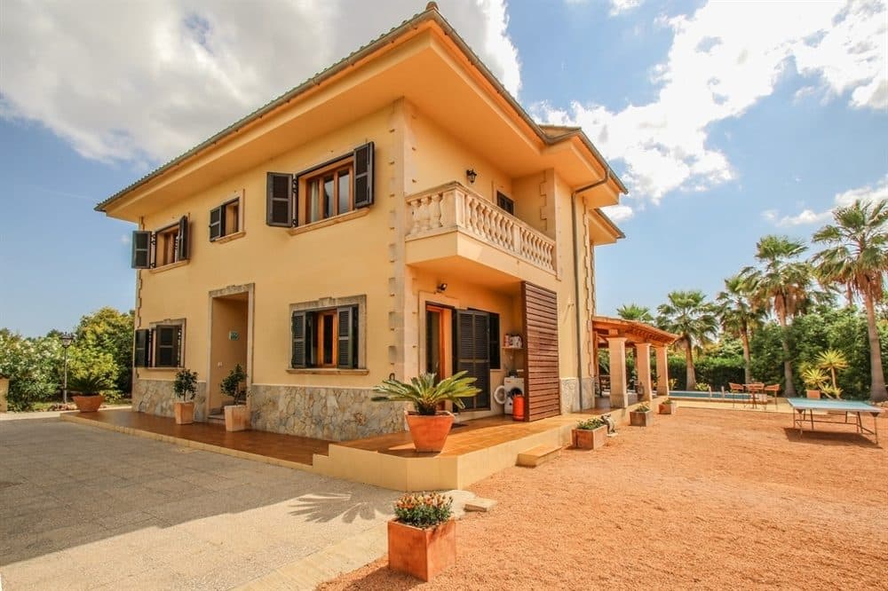 MALLORCA: IDYLLIC FINCA WITH AVOCADO TREES AND ETV LICENCE 2