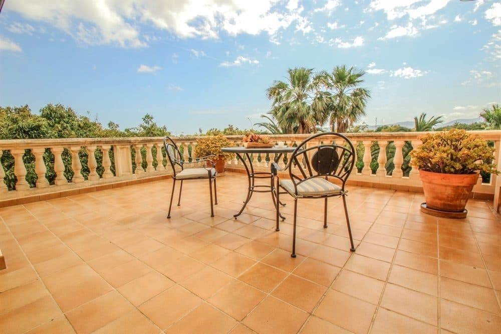 MALLORCA: IDYLLIC FINCA WITH AVOCADO TREES AND ETV LICENCE 24