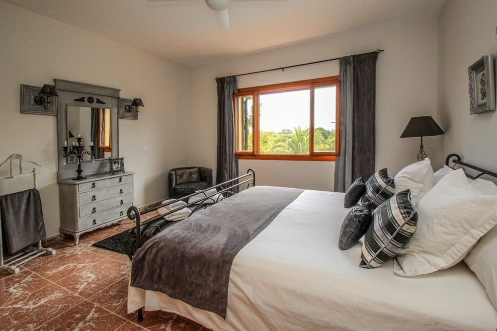 MALLORCA: IDYLLIC FINCA WITH AVOCADO TREES AND ETV LICENCE 22