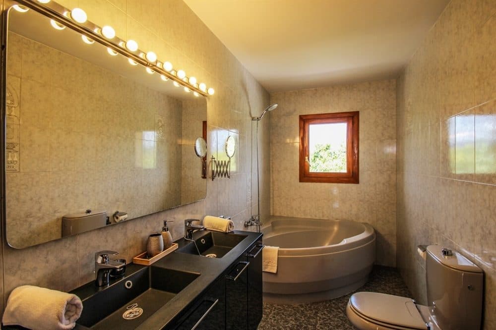 MALLORCA: IDYLLIC FINCA WITH AVOCADO TREES AND ETV LICENCE 16