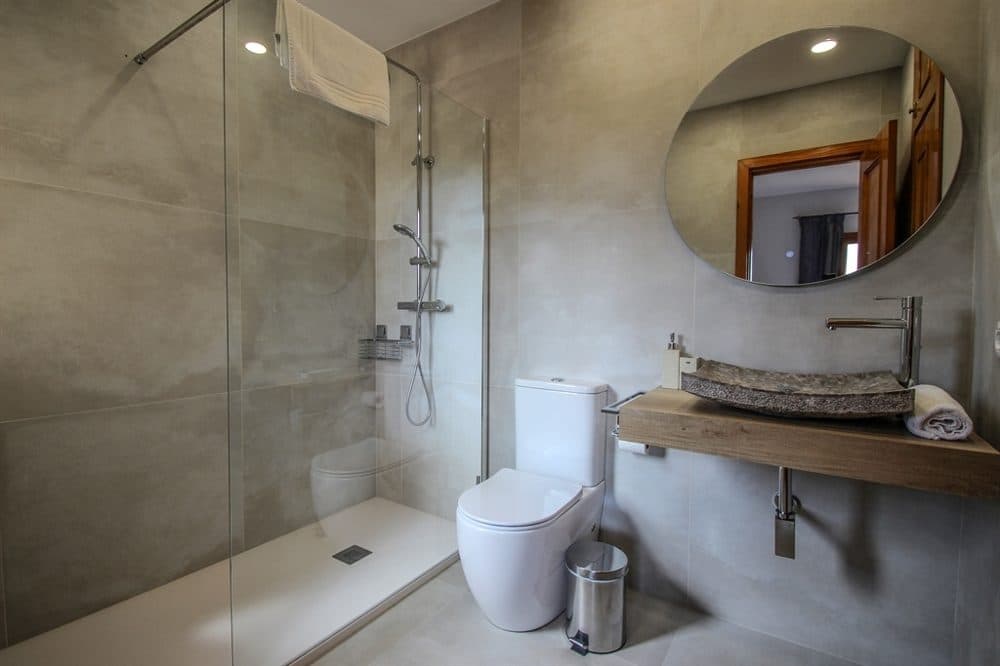 MALLORCA: IDYLLIC FINCA WITH AVOCADO TREES AND ETV LICENCE 21